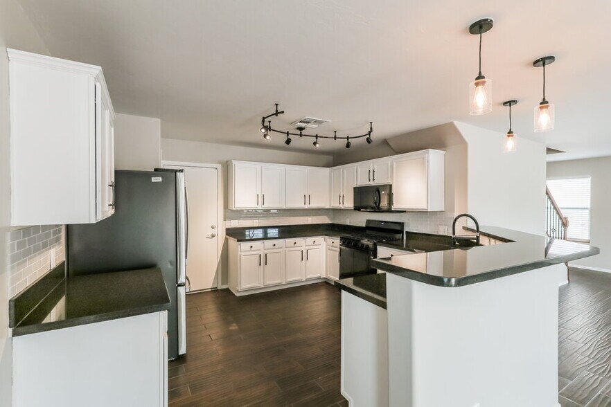 Building Photo - 6907 S Goshawk Dr