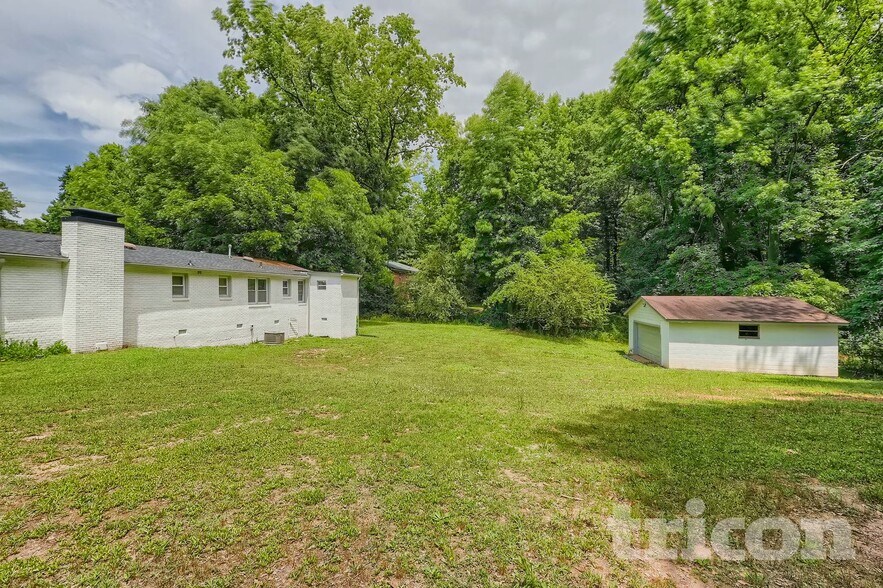 Building Photo - 11 Swan Dr