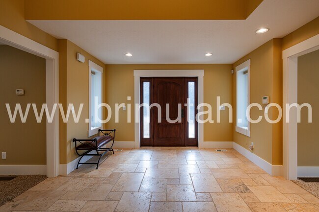 Building Photo - 105 Young Oak Rd