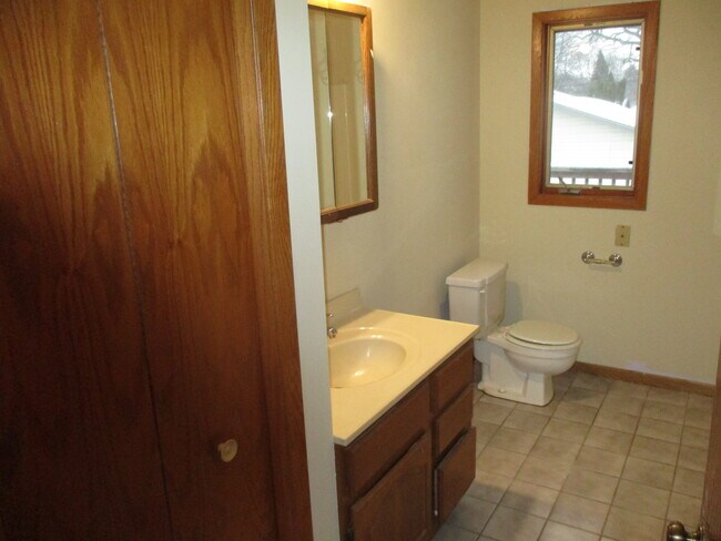 bath - 3725 36th Ave S