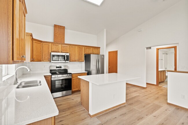 Building Photo - 13 Redtail Ct