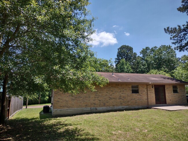 Building Photo - 102 Libby Cir