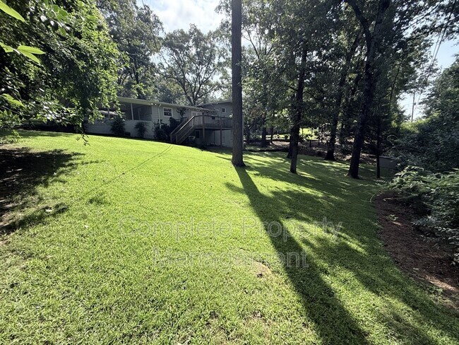 Building Photo - 3153 Woodhaven Dr
