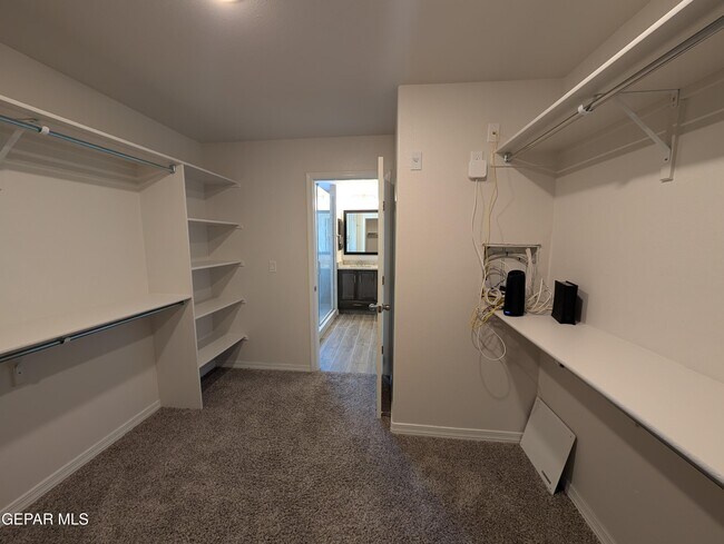 Building Photo - 517 La Entrada Cir