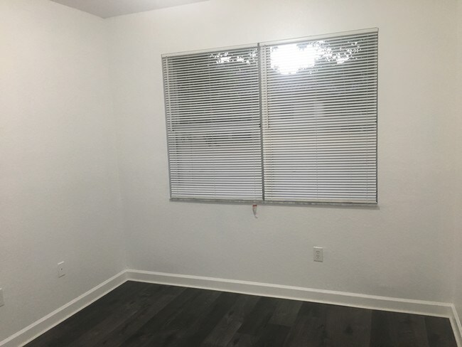 Building Photo - 1398 NE 33rd Ave