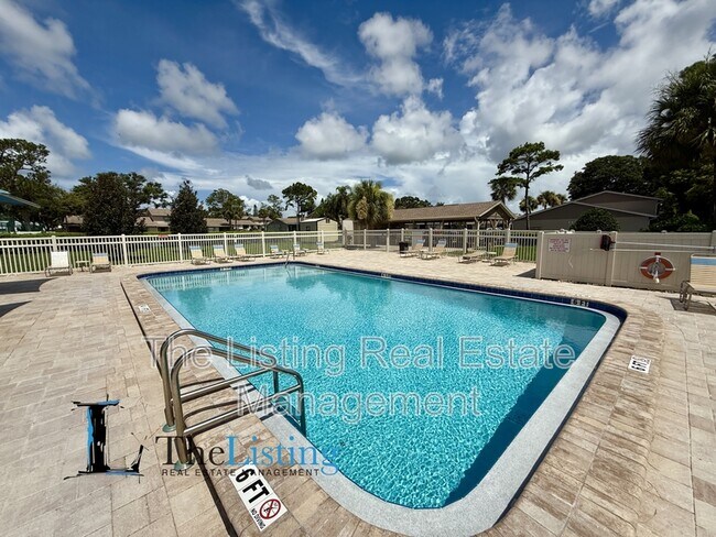 Building Photo - 2131 Ridge Rd S