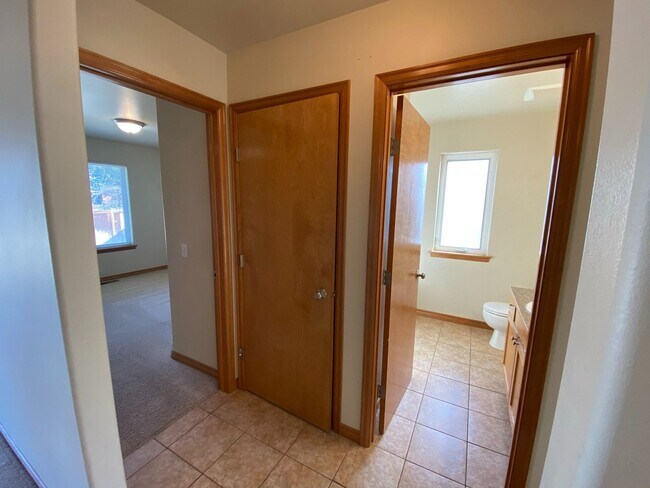 Building Photo - Nice 3 Bed, 2 Bath Home!