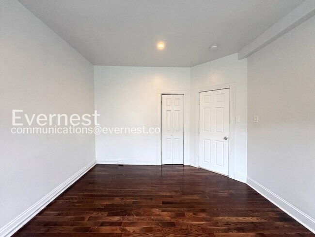 Building Photo - 2-Bed/1-Bath Spacious Condo with Balcony/ Available Soon!
