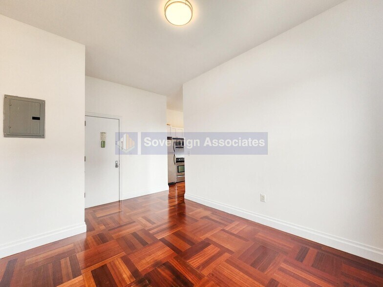 Building Photo - 607 W 137th St