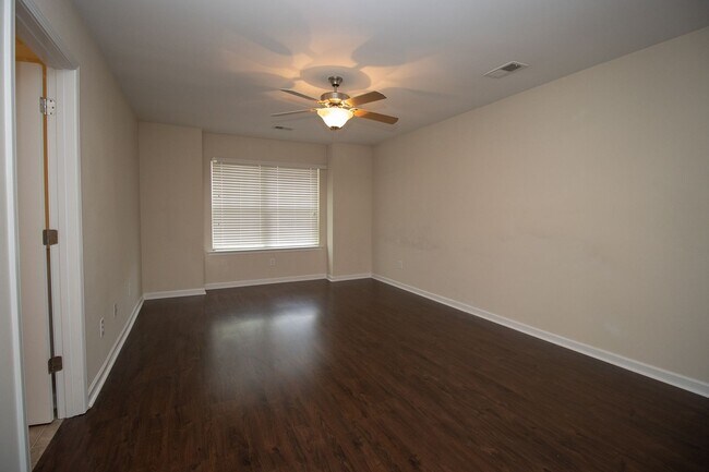 Building Photo - 106 Shumard Oak Ct