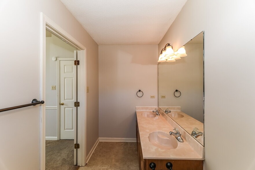 Building Photo - 6664 Laurel Valley Dr