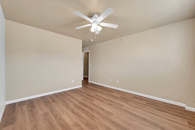 Building Photo - $1,850-3 Bed 3.5 Bath townhome in CO Sprin...