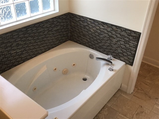 Building Photo - 408 Jameswood Ct