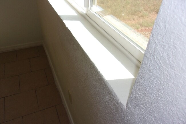 Building Photo - Great views on one acre.