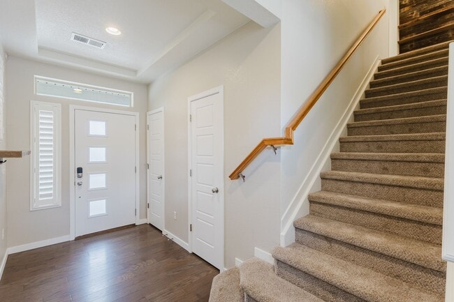 Building Photo - 2656 Champagne Ave