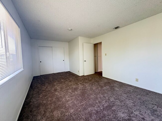 Building Photo - 276 Camellia Way