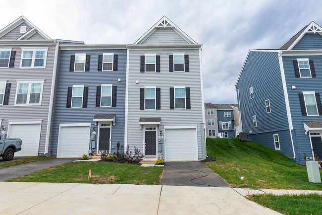 Primary Photo - 3 Bed/3.5 Bath NEW Townhome in Charles Tow...