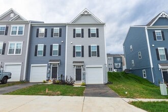 Building Photo - 3 Bed/3.5 Bath NEW Townhome in Charles Tow...