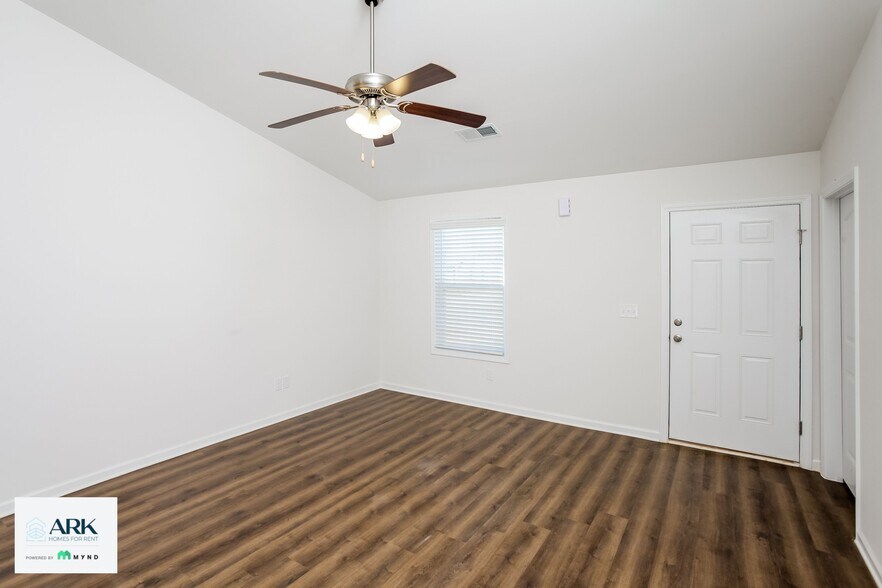 Building Photo - 472 Conifer St