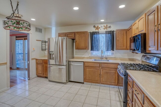 Building Photo - Just What You Have Been Looking For a Single Family Ranch in a Quaint Country Setting