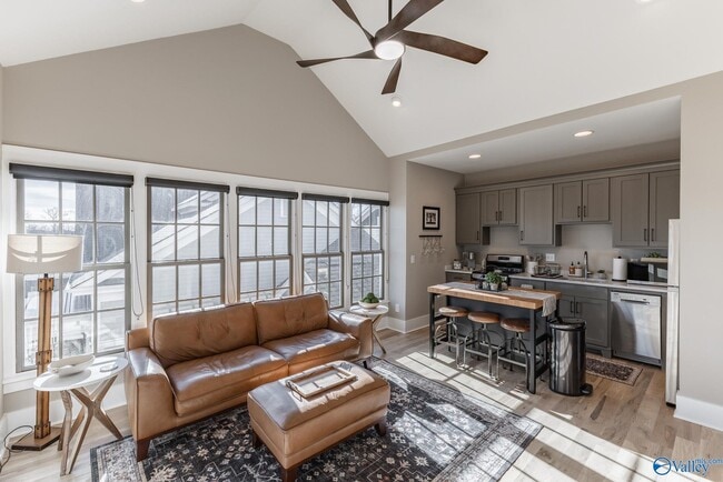 Building Photo - 32 Hillcrest Ave NW