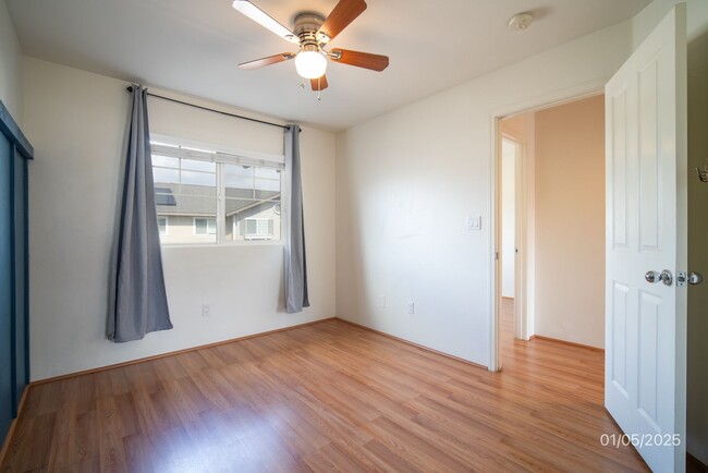 Building Photo - $4000 /3 Bed /2.5 Bath in Spinnaker Place ...