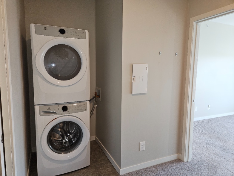 Building Photo - 2180 State Hwy 13