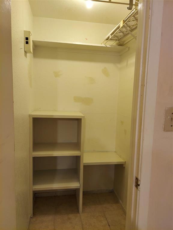 Building Photo - 3900 Woodchase Dr