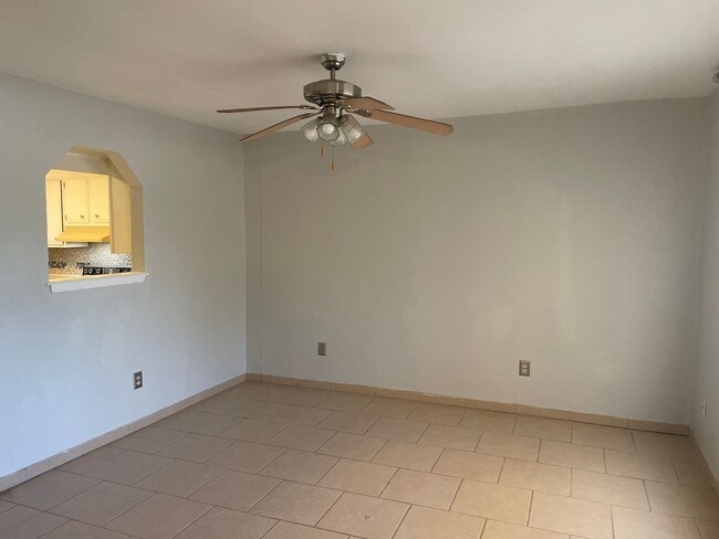 Building Photo - 2 Bedroom Duplex, 2 bath, carport