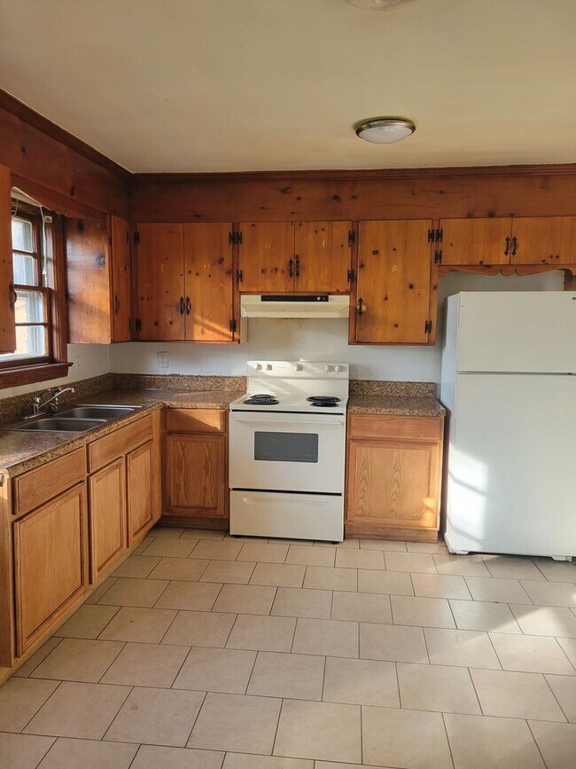 Building Photo - 205 Kelly Dr