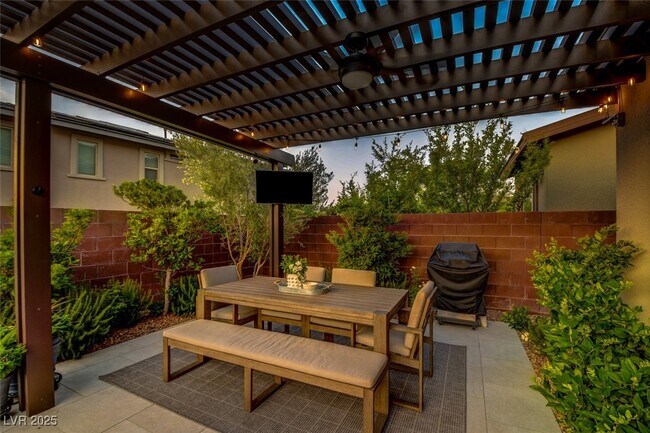 Building Photo - 9702 Starlight Ridge Ave