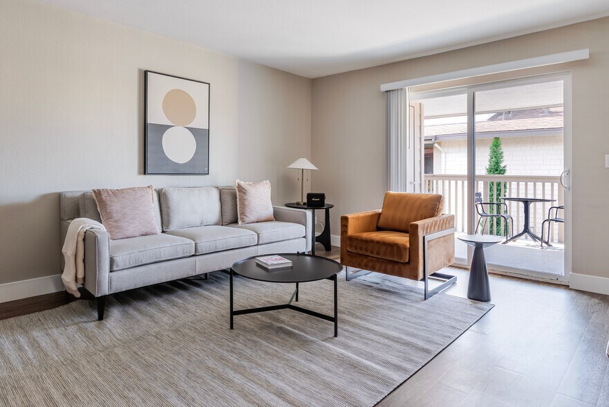 Primary Photo - 644 Edgewater Blvd