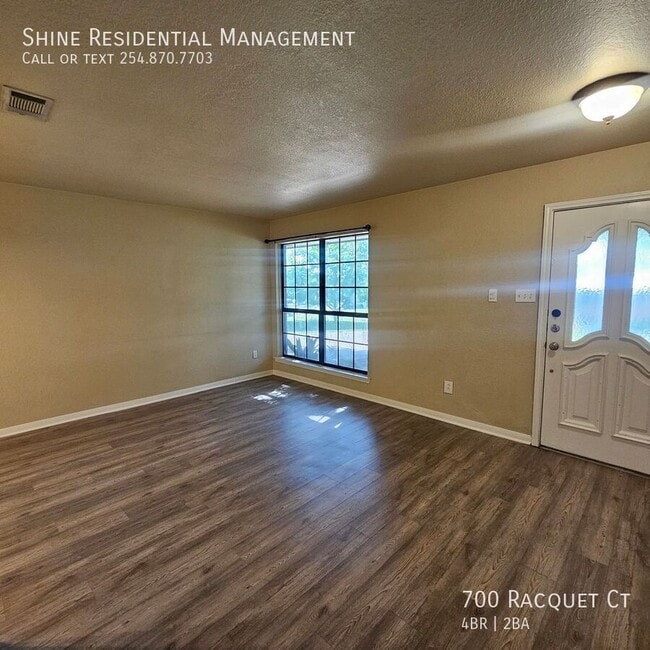Building Photo - 700 Racquet Ct