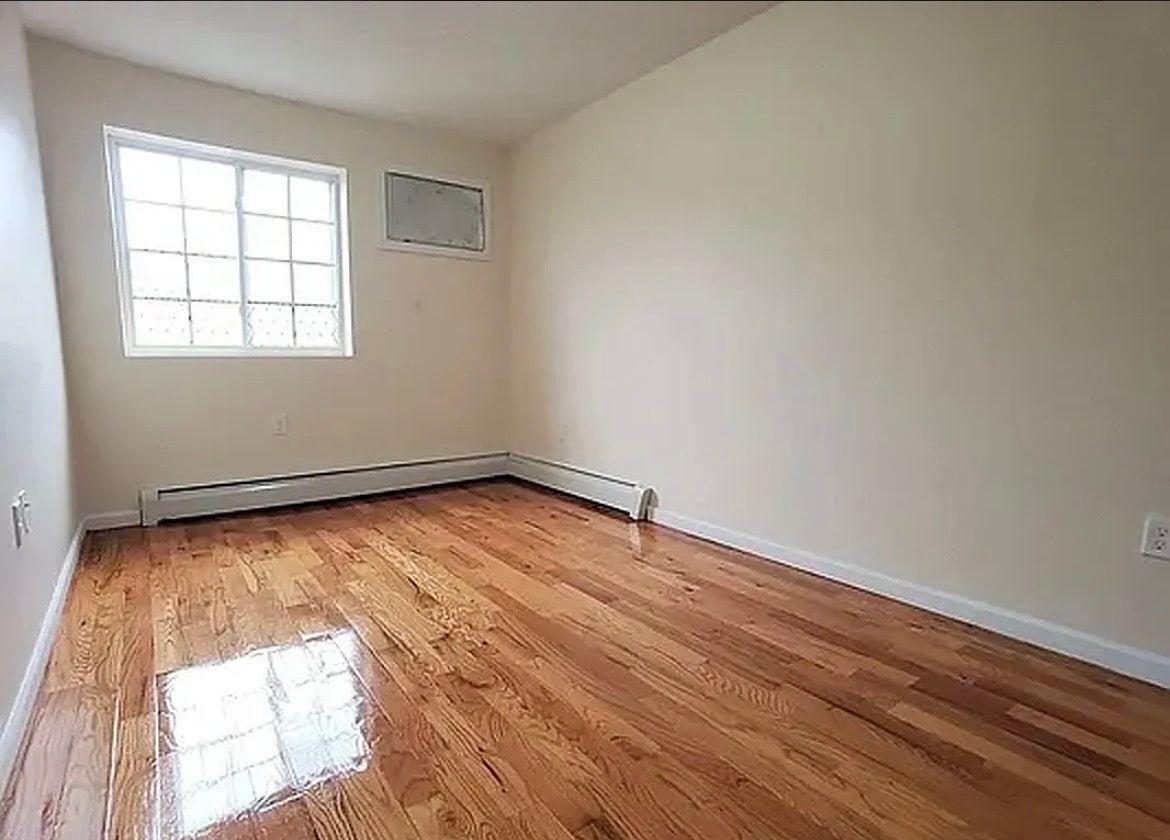 Building Photo - 17 Covert St