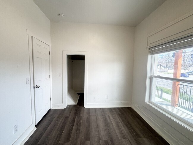 Building Photo - 379 E 800 S