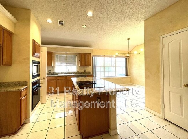 Building Photo - 1307 Edinboro Ln