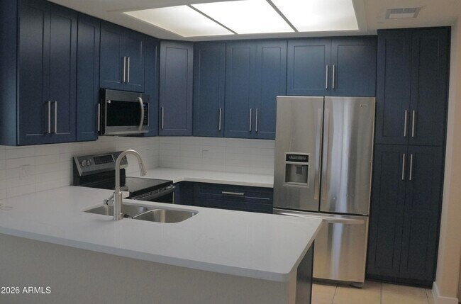 Building Photo - 2201 N Comanche Dr