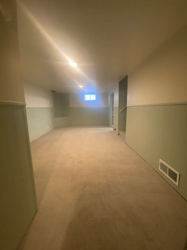 Building Photo - Audubon-Downriver Neighborhood 3+ bedroom, 1 bath corner lot with large, fenced yard