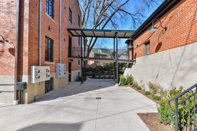 Building Photo - 1411 Willow Ave