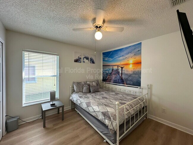 Building Photo - 1009 Lake Davenport Blvd