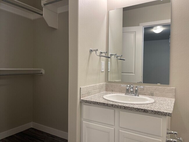 Building Photo - 3 Bed / 2 Bath Cooper School District!