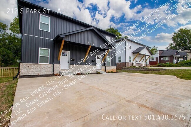 Building Photo - 212 S Park St