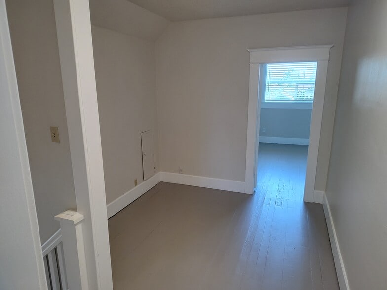 Building Photo - 417 3rd St