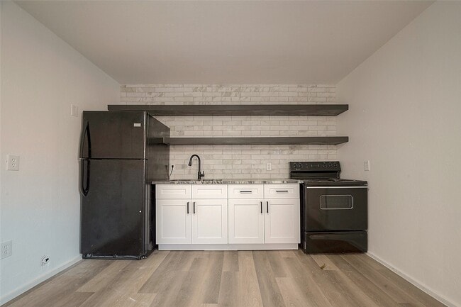 Building Photo - 3320 Hays St