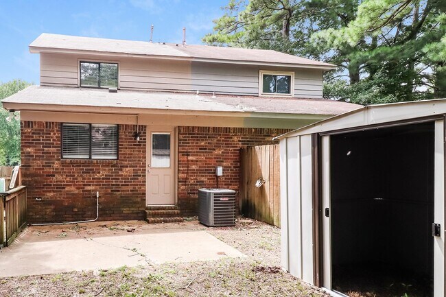 Building Photo - 2156 Oldfield Dr