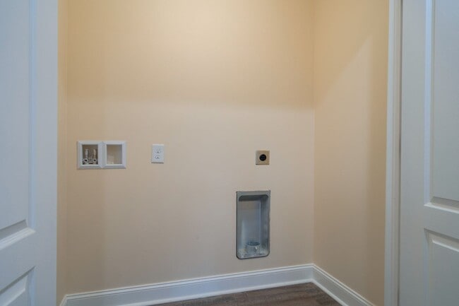 Building Photo - More units and move-in options available!