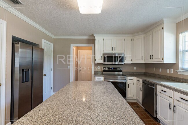 Building Photo - COMING SOON!!!   Beautiful 3 Bedroom/3 Bathroom Home in Semmes!