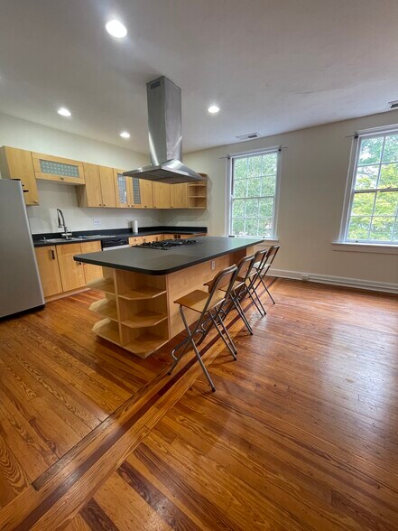 large kitchen - 417 E 6th St