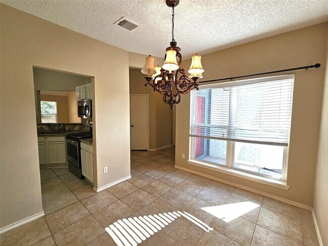 Building Photo - 2705 Francisco Dr