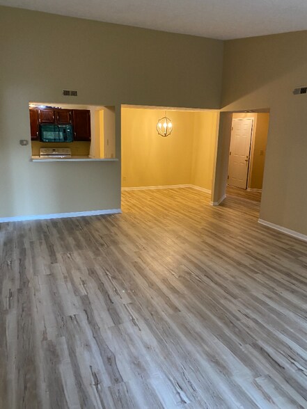 Building Photo - 9633 Crosley Farm Dr